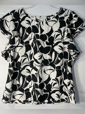 Counterparts Black & White Floral Flutter-Sleeve Blouse